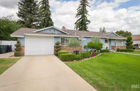 Exterior - 2527 Pine St, Bakersfield, CA 93301 photo 2 of 14