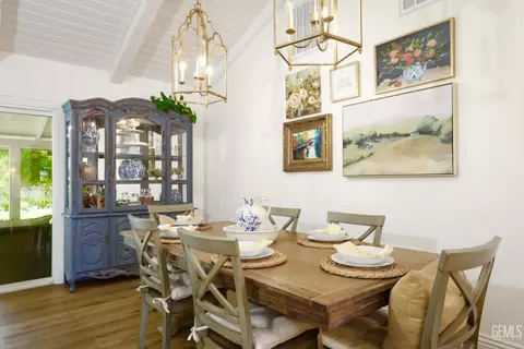 Dining - 2527 Pine St, Bakersfield, CA 93301 photo 1 of 3
