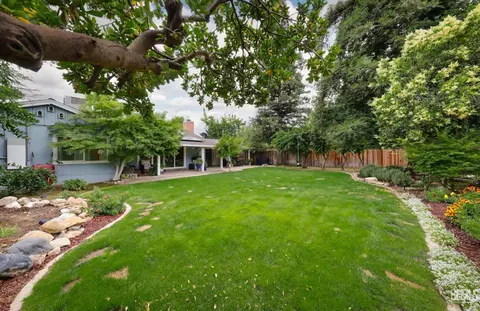 Exterior - 2527 Pine St, Bakersfield, CA 93301 photo 9 of 14