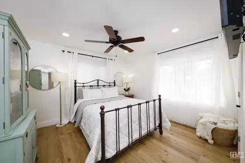 Bedroom - 2527 Pine St, Bakersfield, CA 93301 photo 5 of 6