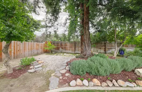 Exterior - 2527 Pine St, Bakersfield, CA 93301 photo 11 of 14