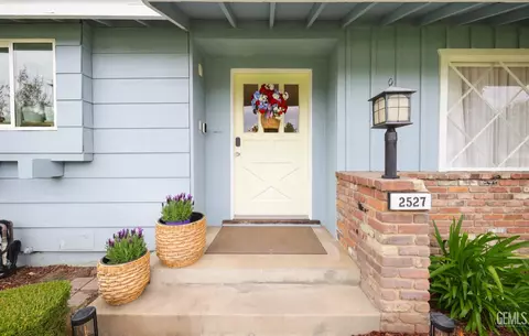 Entry Way - 2527 Pine St, Bakersfield, CA 93301 photo 1 of 2