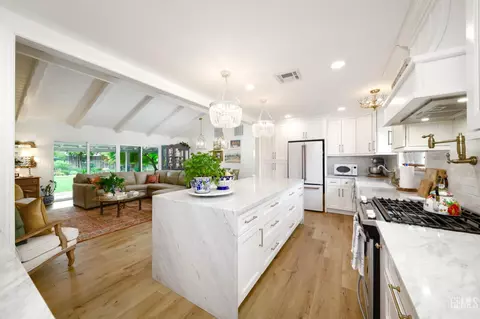 Kitchen - 2527 Pine St, Bakersfield, CA 93301 photo 4 of 9