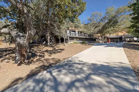 Exterior - 25921 Columbia Way, Tehachapi, CA 93561 photo 5 of 15