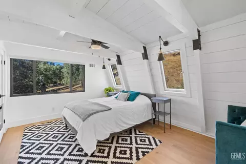 Bedroom - 25921 Columbia Way, Tehachapi, CA 93561 photo 6 of 9