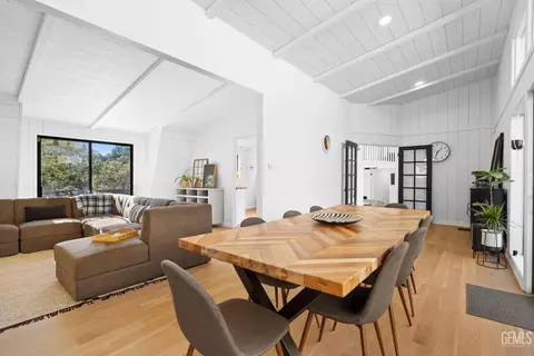 Dining - 25921 Columbia Way, Tehachapi, CA 93561 photo 2 of 4