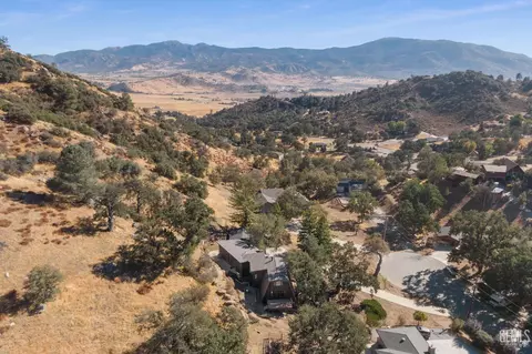View/Area - 25921 Columbia Way, Tehachapi, CA 93561 photo 1 of 3