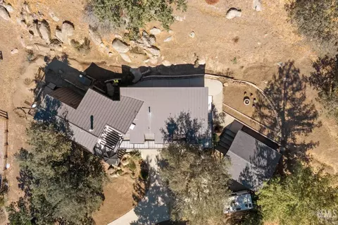 View/Area - 25921 Columbia Way, Tehachapi, CA 93561 photo 2 of 3