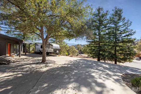 Exterior - 25921 Columbia Way, Tehachapi, CA 93561 photo 7 of 15