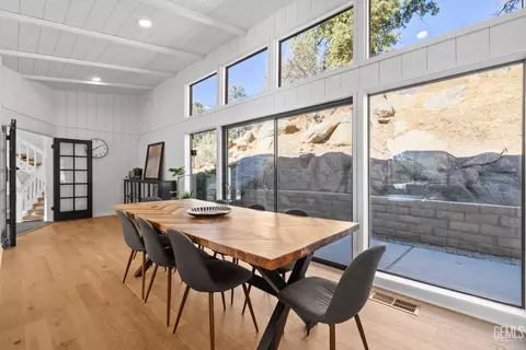 Dining - 25921 Columbia Way, Tehachapi, CA 93561 photo 4 of 4