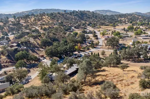 View/Area - 25921 Columbia Way, Tehachapi, CA 93561 photo 3 of 3