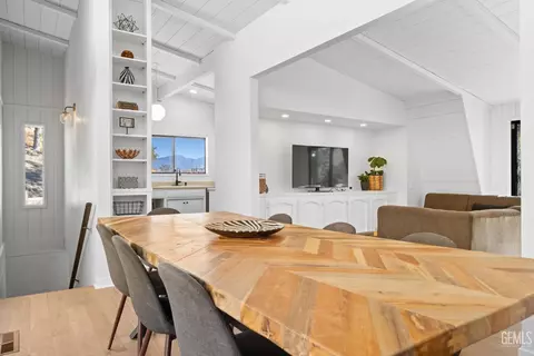 Dining - 25921 Columbia Way, Tehachapi, CA 93561 photo 3 of 4