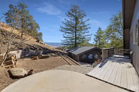 Exterior - 25921 Columbia Way, Tehachapi, CA 93561 photo 11 of 15