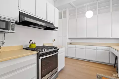Kitchen - 25921 Columbia Way, Tehachapi, CA 93561 photo 6 of 6