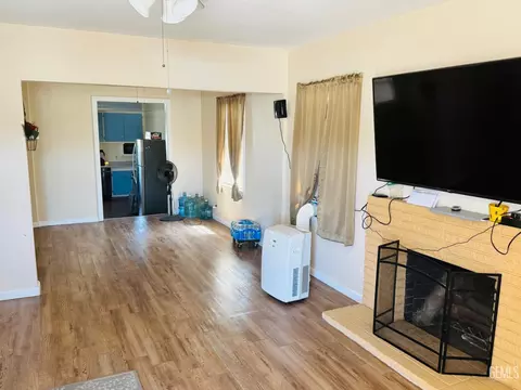 Living - 104 E Kern St, Taft, CA 93268 photo 1 of 3