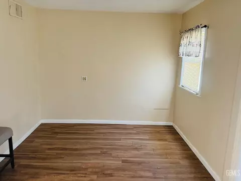 Living - 104 E Kern St, Taft, CA 93268 photo 3 of 3