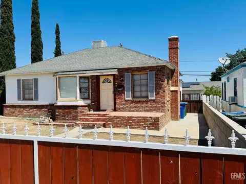 Exterior - 104 E Kern St, Taft, CA 93268 photo 1 of 5