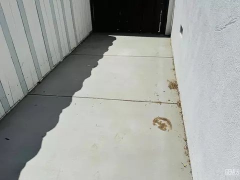Exterior - 104 E Kern St, Taft, CA 93268 photo 5 of 5