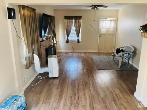 Living - 104 E Kern St, Taft, CA 93268 photo 2 of 3