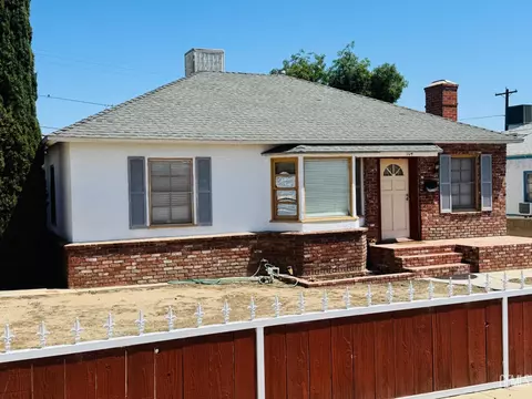 Exterior - 104 E Kern St, Taft, CA 93268 photo 2 of 5