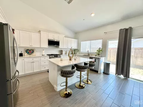 Kitchen - 9009 Cloud Crest Way, Shafter, CA 93263 photo 1 of 6
