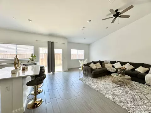 Living - 9009 Cloud Crest Way, Shafter, CA 93263 photo 1 of 4
