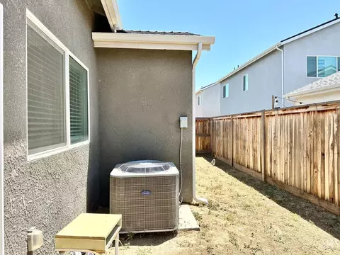 Exterior - 9009 Cloud Crest Way, Shafter, CA 93263 photo 6 of 8