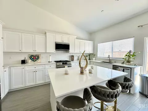 Kitchen - 9009 Cloud Crest Way, Shafter, CA 93263 photo 2 of 6