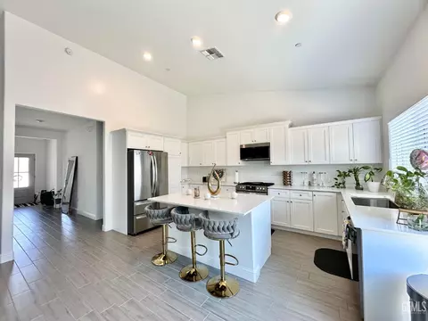 Kitchen - 9009 Cloud Crest Way, Shafter, CA 93263 photo 6 of 6