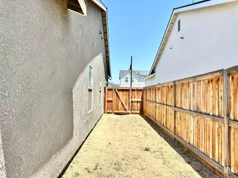 Exterior - 9009 Cloud Crest Way, Shafter, CA 93263 photo 7 of 8