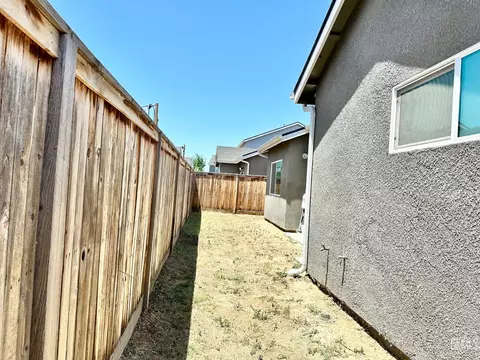 Exterior - 9009 Cloud Crest Way, Shafter, CA 93263 photo 8 of 8