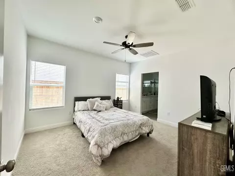 Bedroom - 9009 Cloud Crest Way, Shafter, CA 93263 photo 2 of 2
