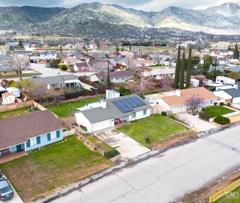 21221 Santa Barbara Dr, Tehachapi, CA 93561 photo 1
