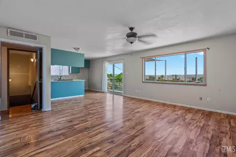 728 D St, Taft, CA 93268 photo 2