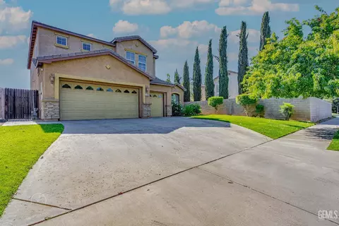7208 Whitewater Falls Dr, Bakersfield, CA 93312