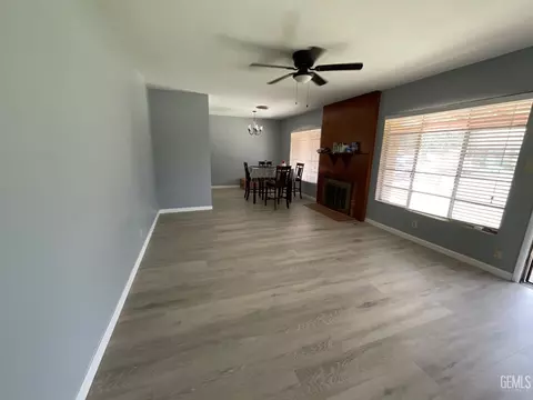 3914 Apache Ave, Bakersfield, CA 93309 photo 2