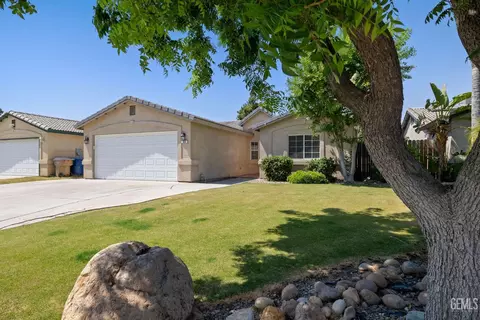 308 Sherman Peak Dr, Bakersfield, CA 93308