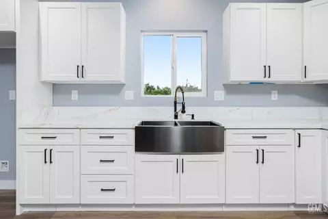 Kitchen - 19974 Avenue 260, Exeter, CA 93221 photo 1 of 4