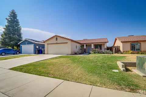 525 Sunset Meadow Ln, Bakersfield, CA 93308