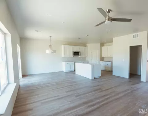 21601 Ginger Ct, Tehachapi, CA 93561 photo 3