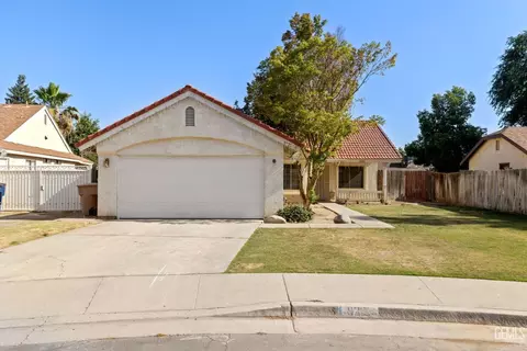 9221 Lanneau Ct, Bakersfield, CA 93311