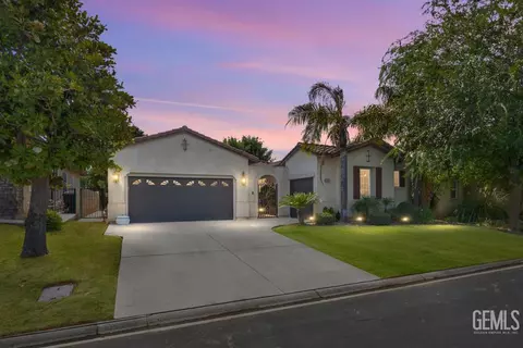 4702 Aviara Dr, Bakersfield, CA 93312