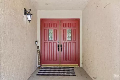 Entry Way - 4008 Abbott Dr, Bakersfield, CA 93312 photo 1 of 2