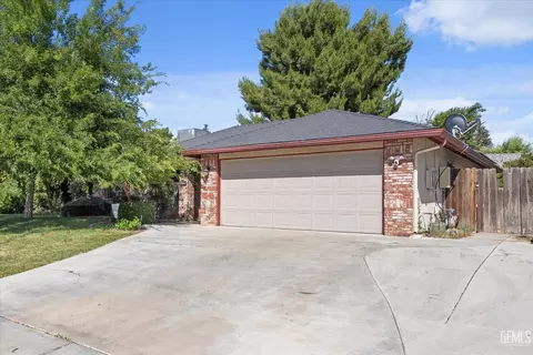 Exterior - 4008 Abbott Dr, Bakersfield, CA 93312 photo 2 of 5