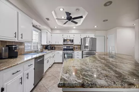 Kitchen - 4008 Abbott Dr, Bakersfield, CA 93312 photo 1 of 3