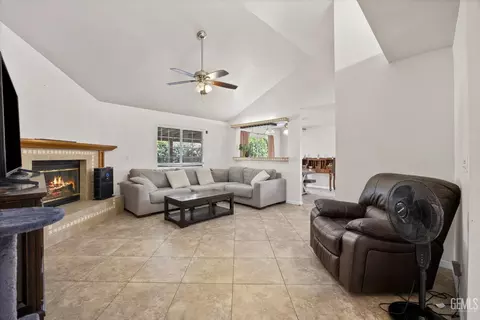 Living - 4008 Abbott Dr, Bakersfield, CA 93312 photo 1 of 1