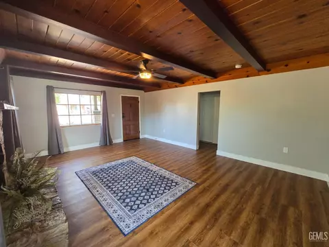 819 Apple St, Bakersfield, CA 93307 photo 1