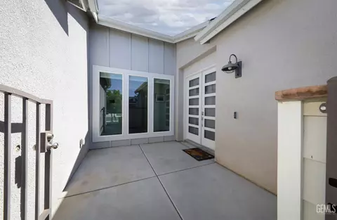 9108 Manor Forest Ln, Shafter, CA 93263 photo 4