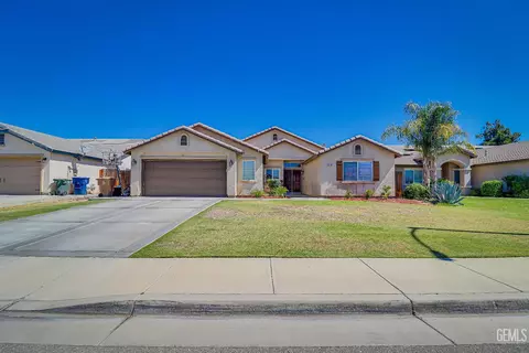 10814 Valverde Dr, Bakersfield, CA 93311