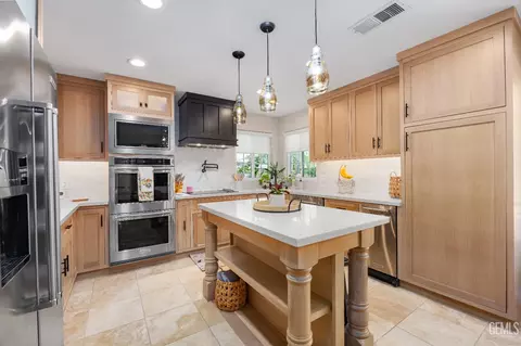 Kitchen - 13521 Cedar Creek Ave, Bakersfield, CA 93311 photo 2 of 4